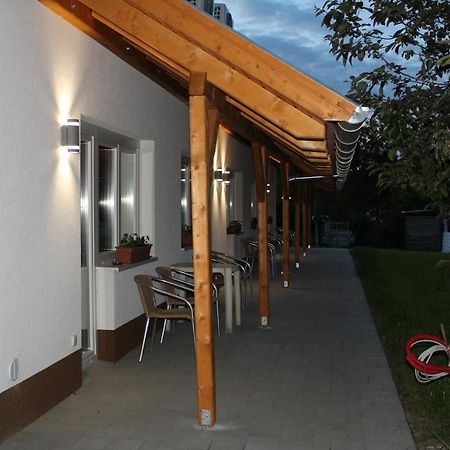 Czermann Holiday Inn Oroszlány Esterno foto
