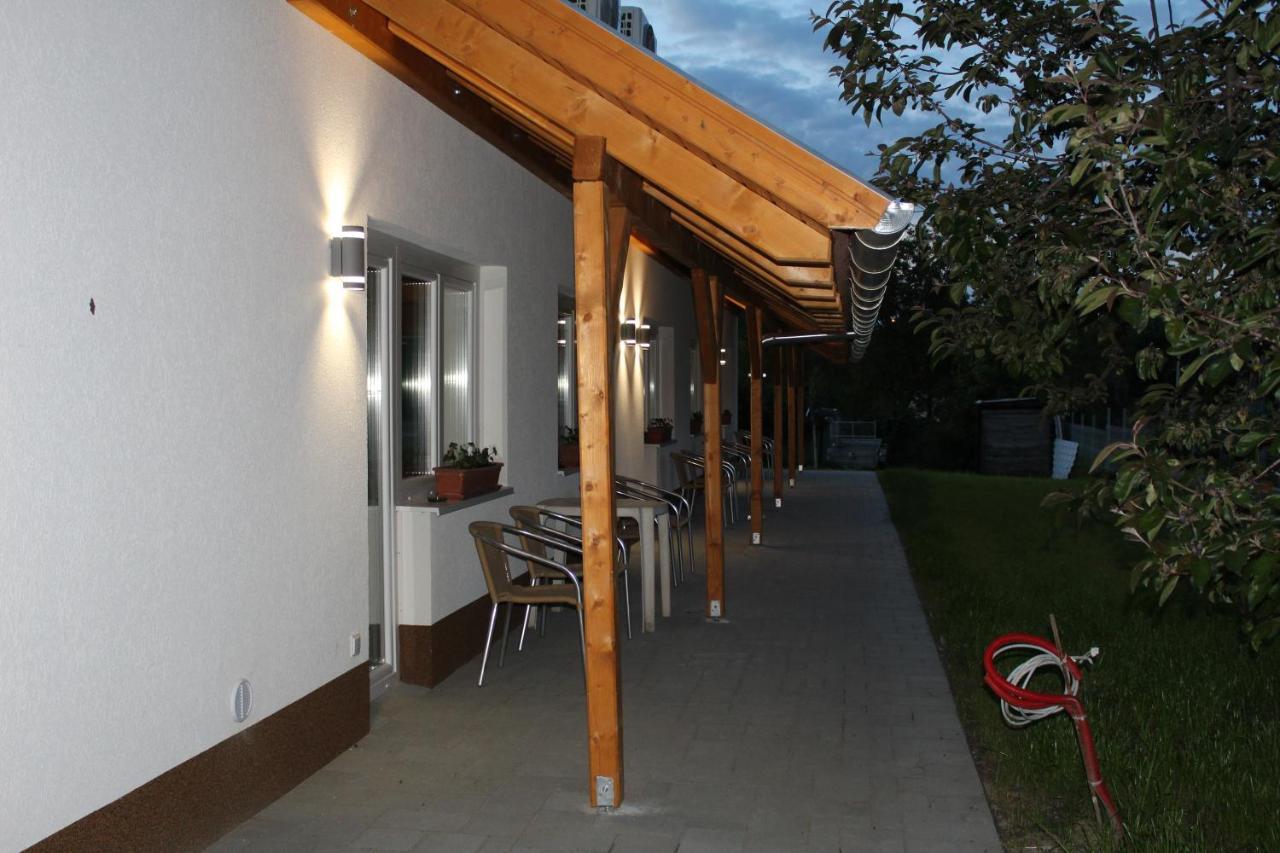 Czermann Holiday Inn Oroszlány Esterno foto