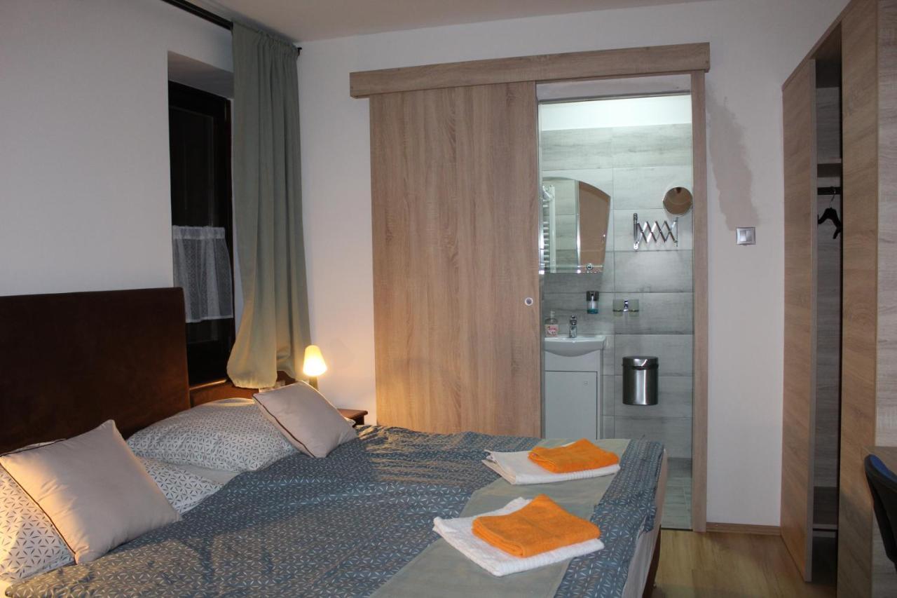 Czermann Holiday Inn Oroszlány Esterno foto