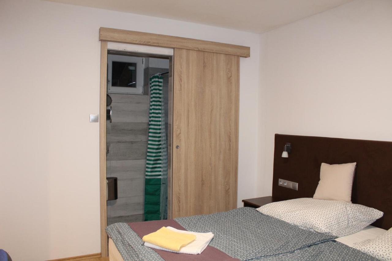 Czermann Holiday Inn Oroszlány Esterno foto